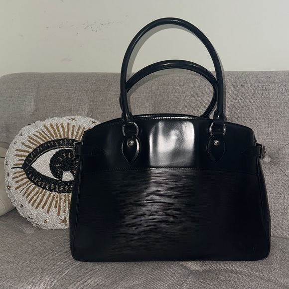 Louis Vuitton Black Epi Leather Passy Tote - Picture 3 of 9
